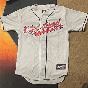 Majestic Cleveland mens M Jersey - Gray and Red